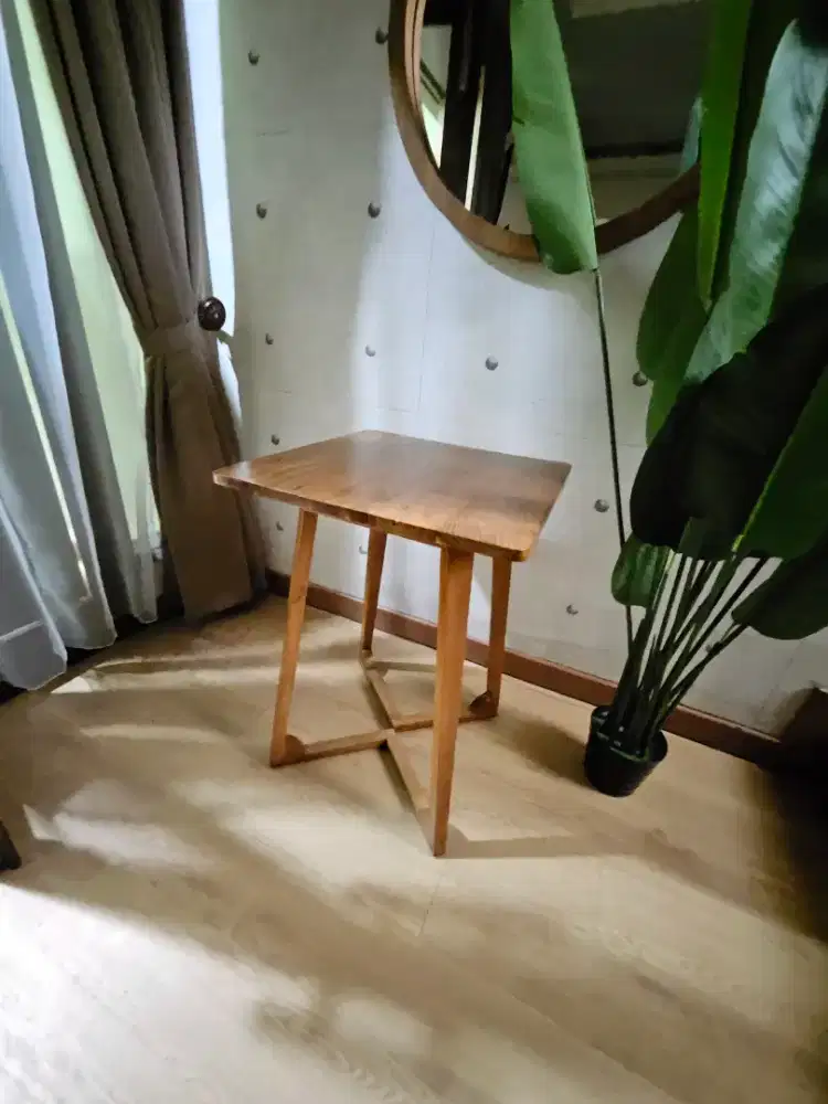 Meja Jati Solid 60x60x75cm Aesthetic