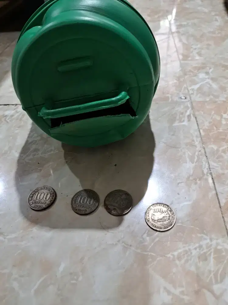 Uang koin 100 rupiah tahun 1973