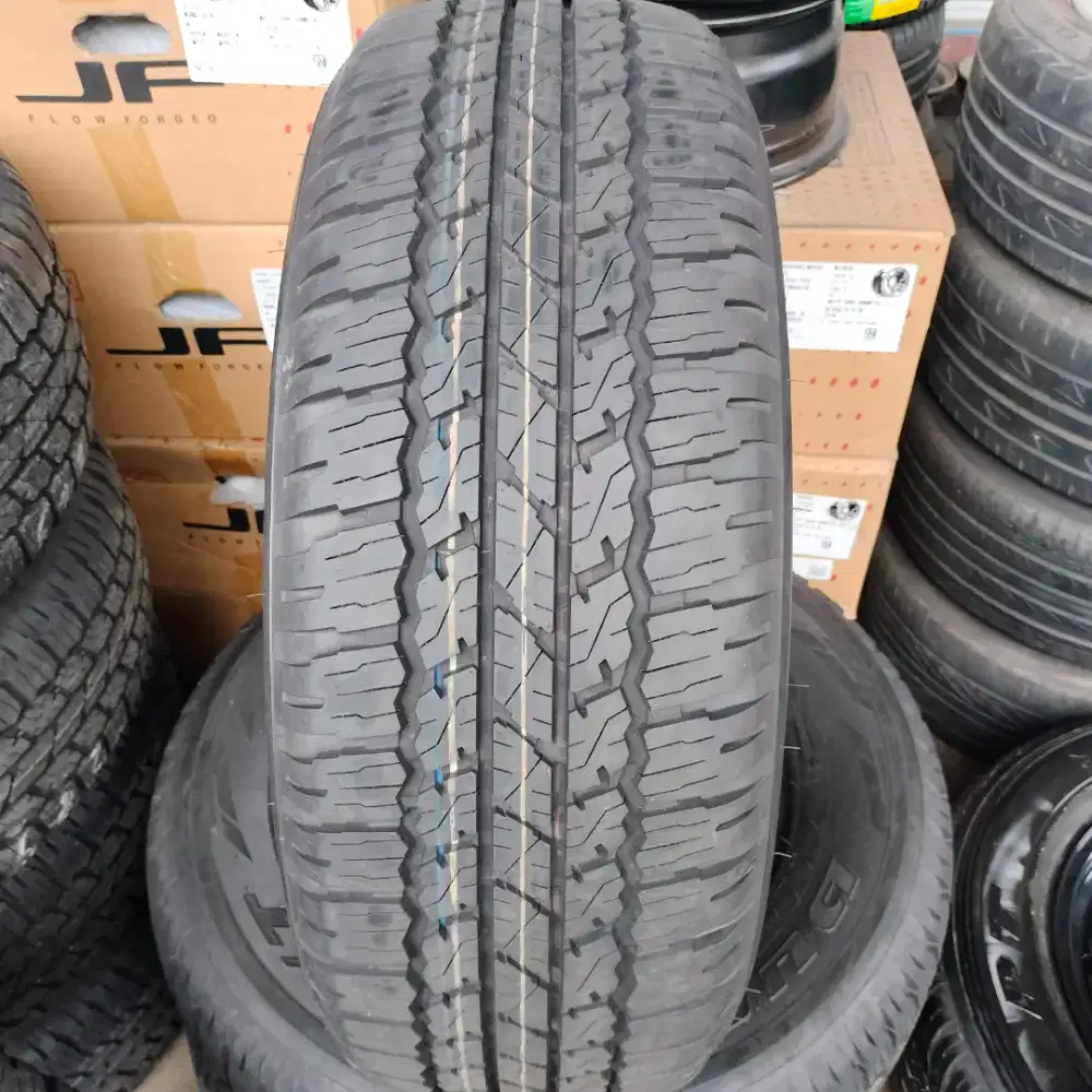 Ban Bridgestone dueler AT 265/65 R17 tahun 2025. Fortuner pajero