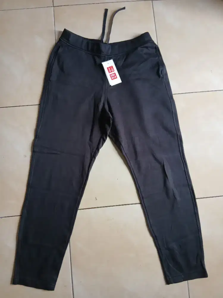 CELANA OLAH RAGA UNIQLO SIZE M