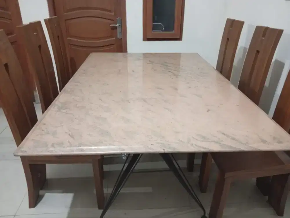 Meja Makan Marmer Ukuran Besar
