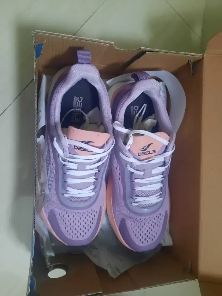 Running shoes desle