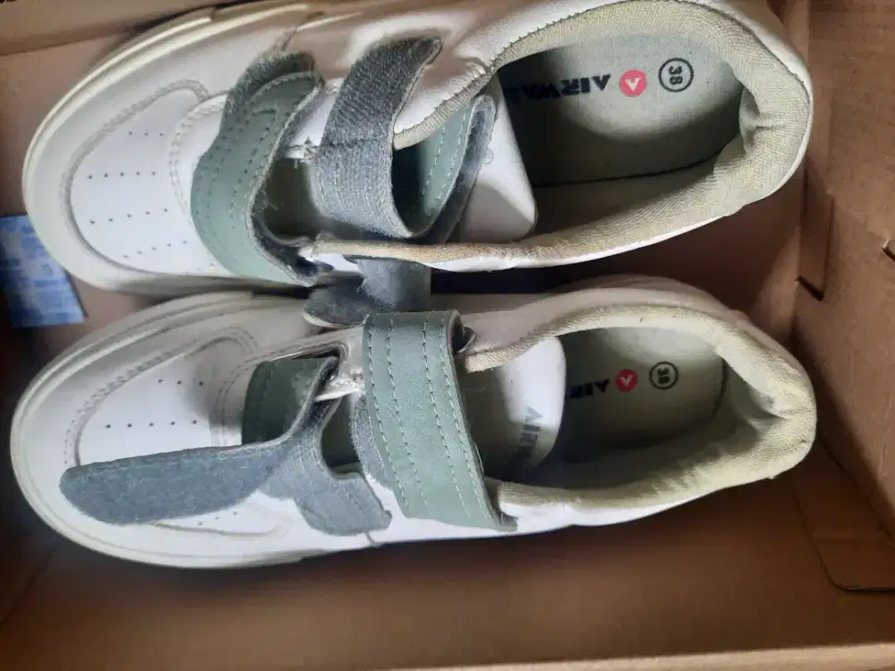 Sepatu airwalk putih