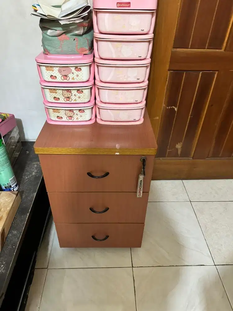 laci kantor serbaguna masih seperti baru