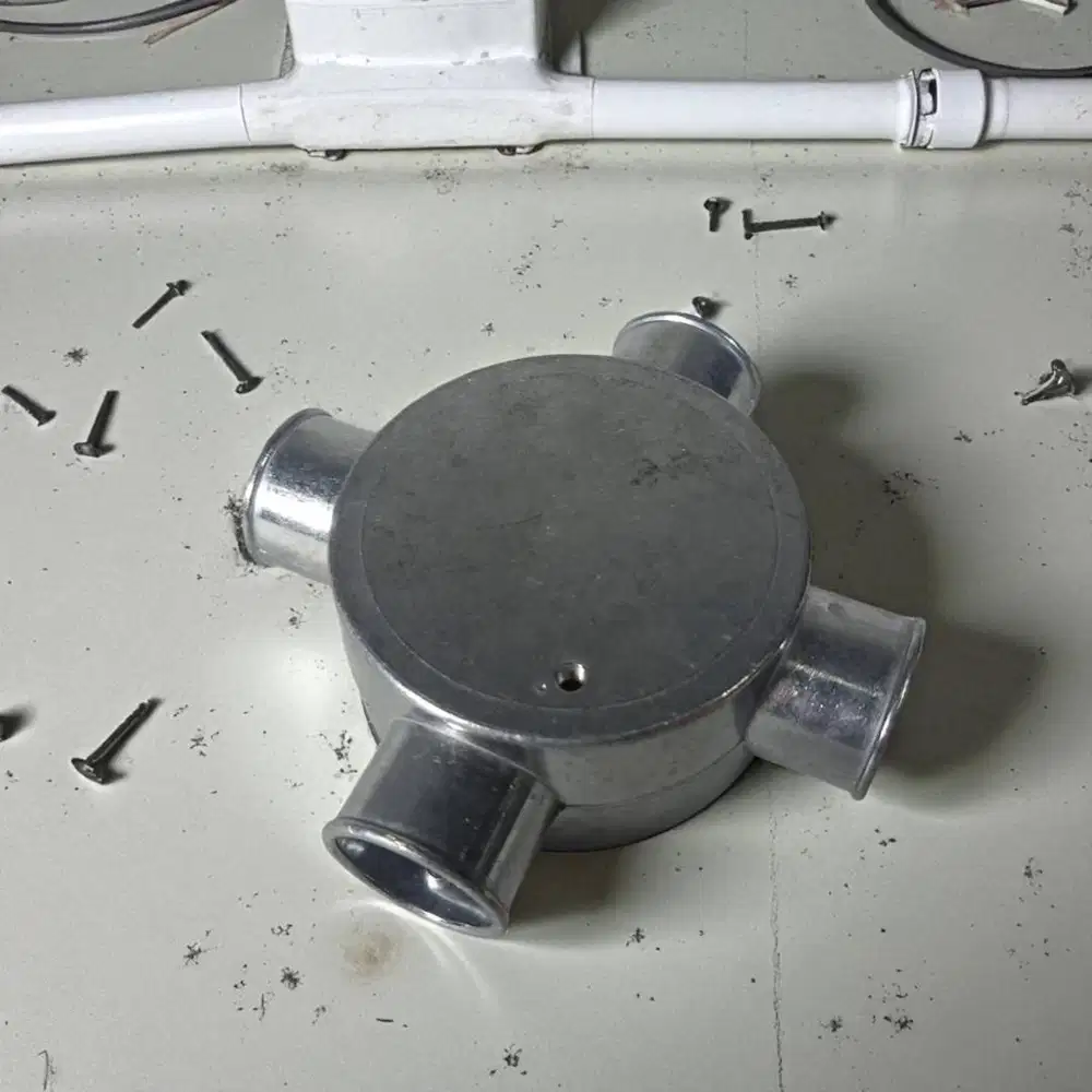 Kotak Sambungan Pipa Kabel Listrik 4Way Box Conduit Fitting 20mm D-420