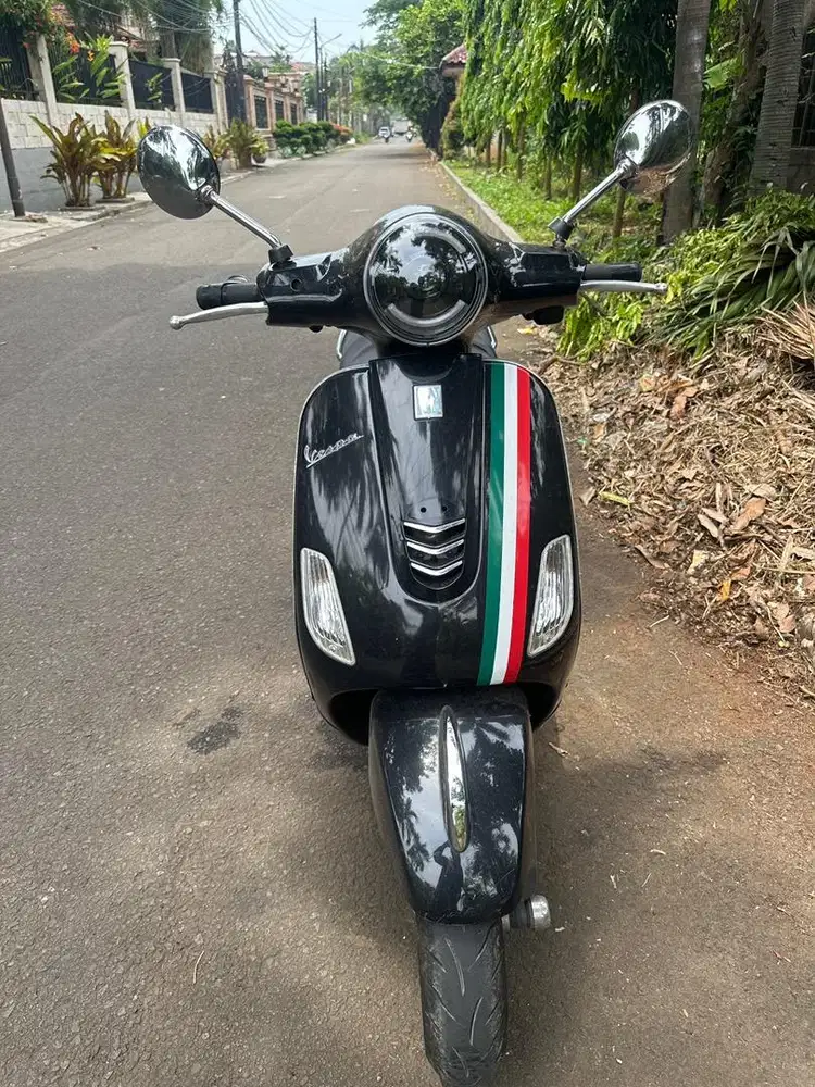 Dijual cepat motor Vespa LX125
