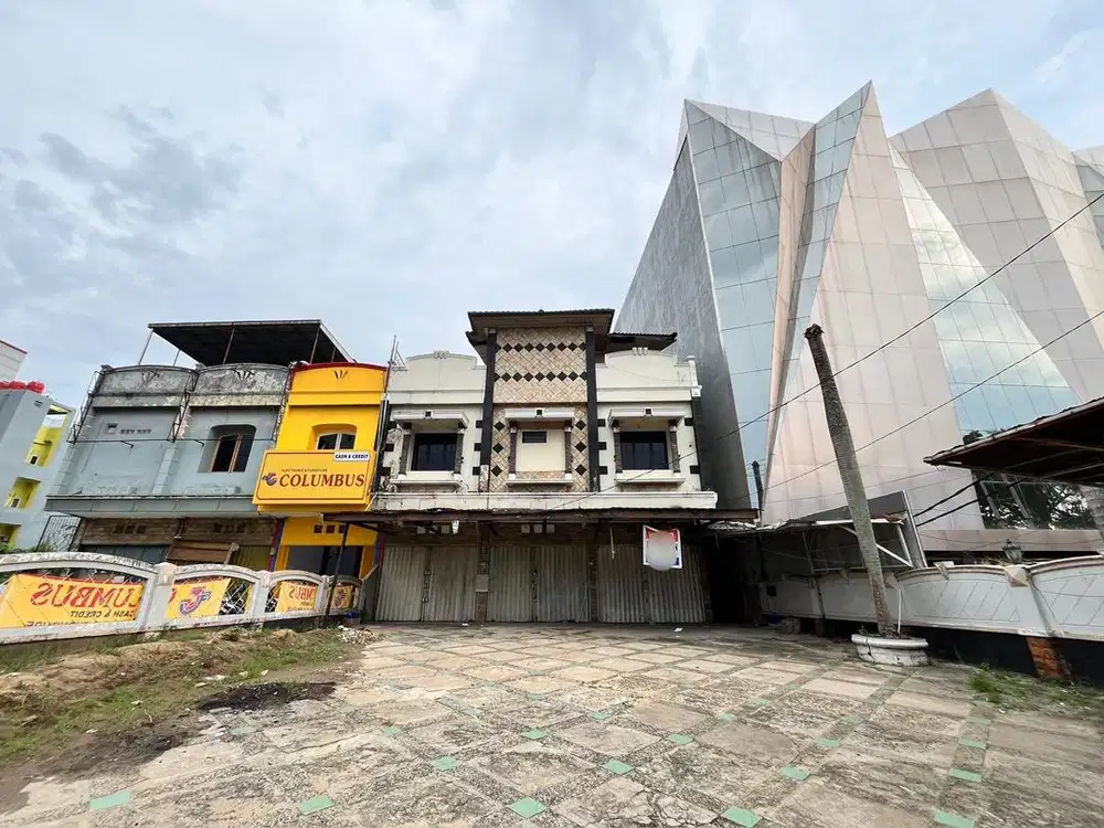 Disewakan Ruko 3 Lantai di Jalan Basuki Rahmat