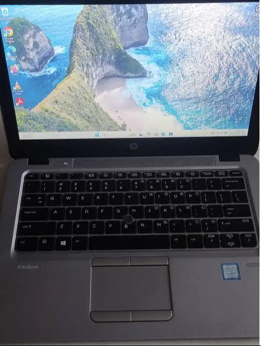 Dijual Laptop HP Core i7 Gen 7, RAM 8 GB, HDD SSD 256 GB