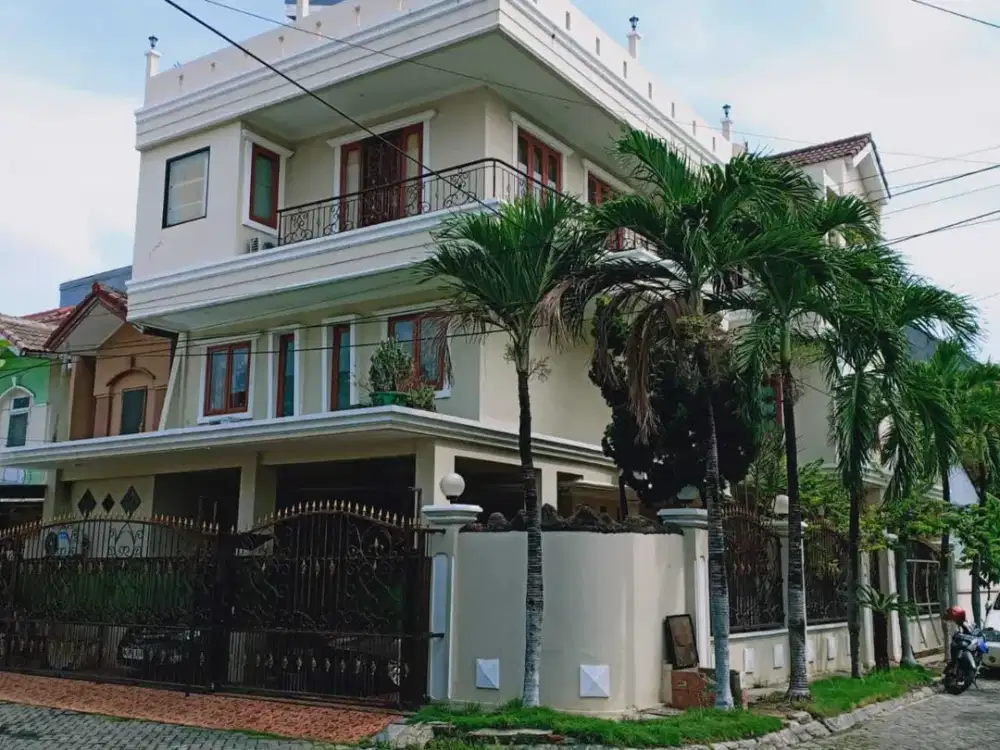RUMAH BAGUS FULL RENOVASI 3 LANTAI HARGA TERMURAH DI TAMAN PALEM