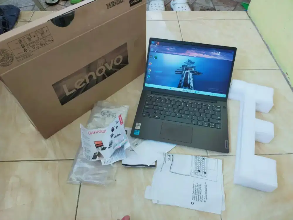 Dijual laptop Lenovo V14 intel i3-gen 13 ram 8GB DDR4 SSD 256GB WIN 11