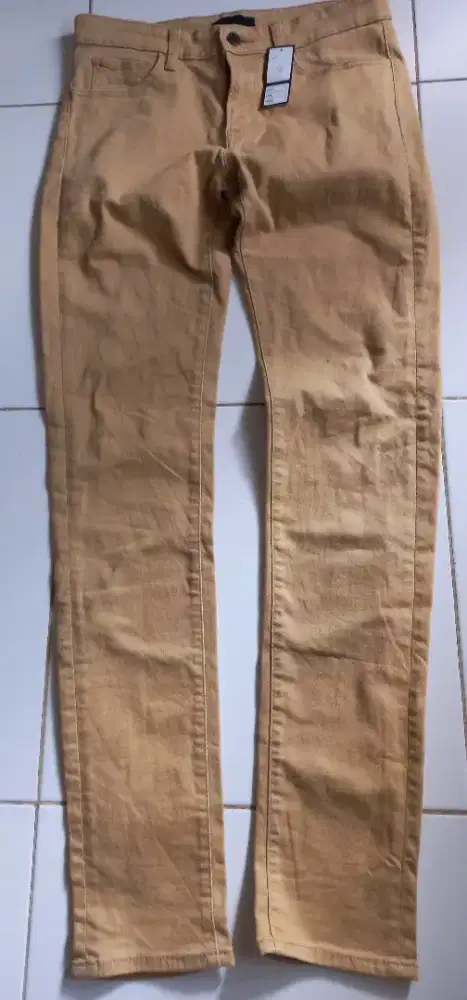 Celana UNIQLO COKLAT MOCCA (UNISEX)