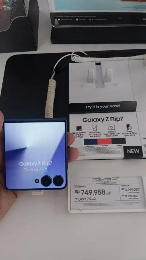 Samsung Galaxy Z Flip7