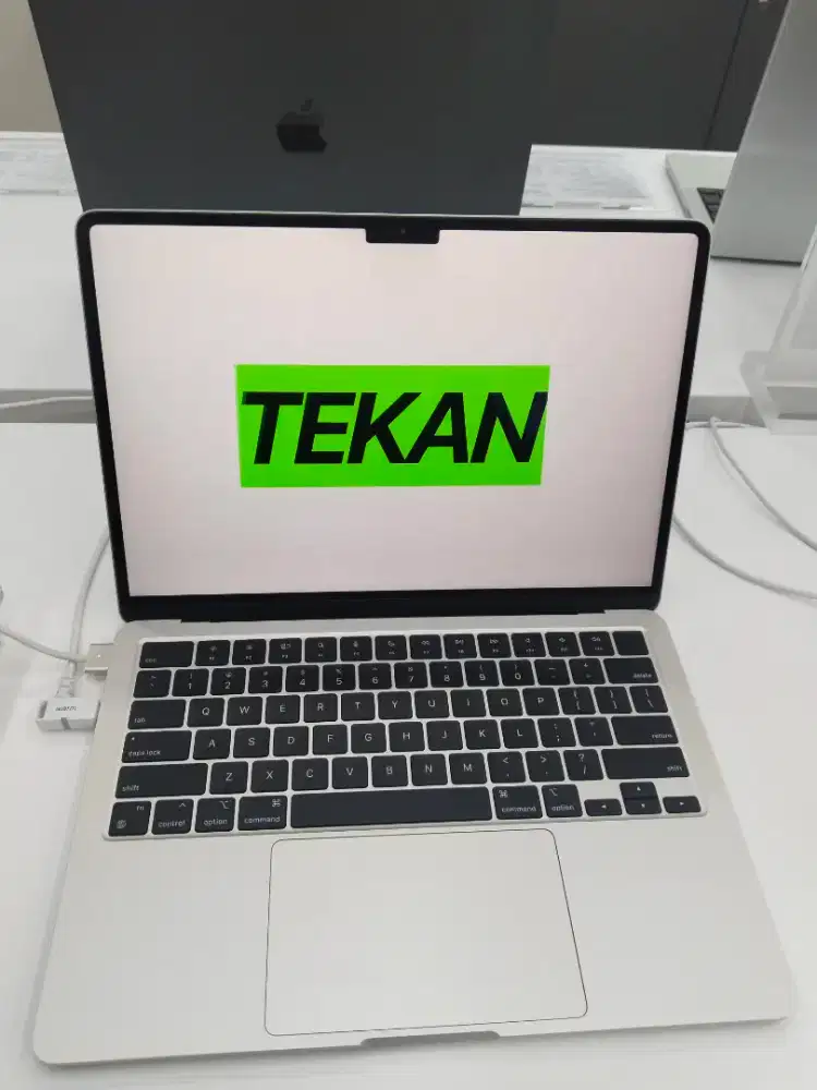 MacBook Air M2 (13 inci)