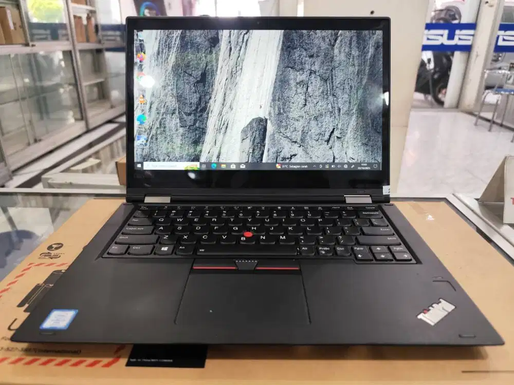 LENOVO THINKPAD YOGA 370 | Intel Core i5-7300U | RAM 8GB | SSD 256GB