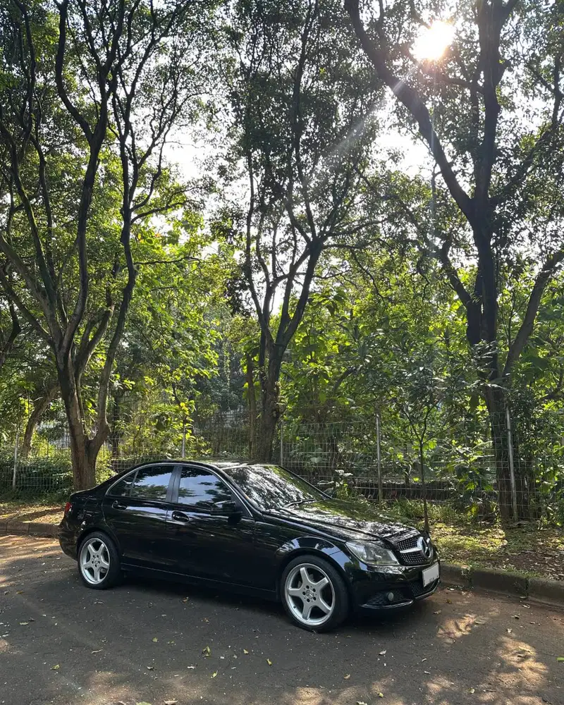 Mercedes-Benz C200 2012 (Pemakaian 2013) | Black on Black | Tangan Per