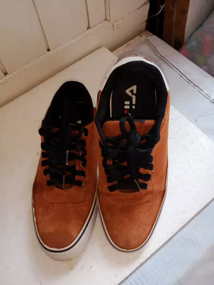 Sepatu sneaker fila