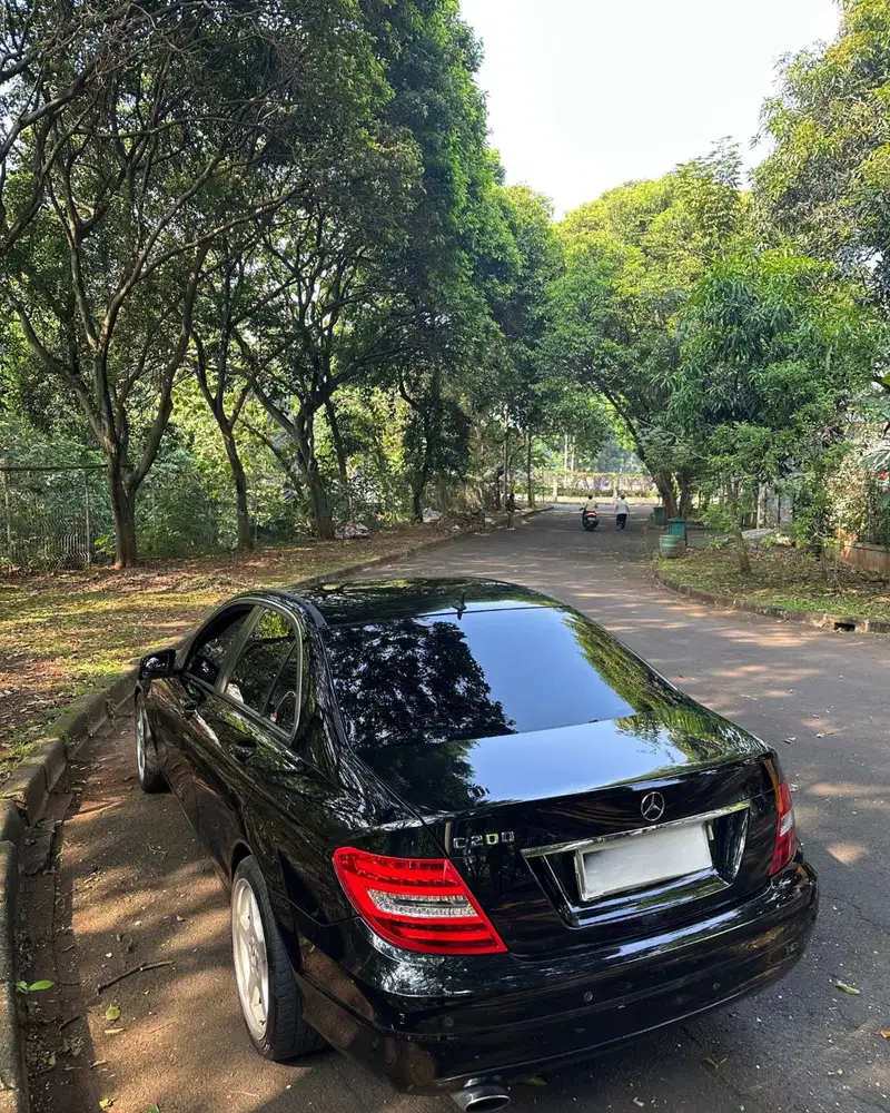 Mercedes-Benz C200 2012 (Pemakaian 2013) | Black on Black | Tangan Per