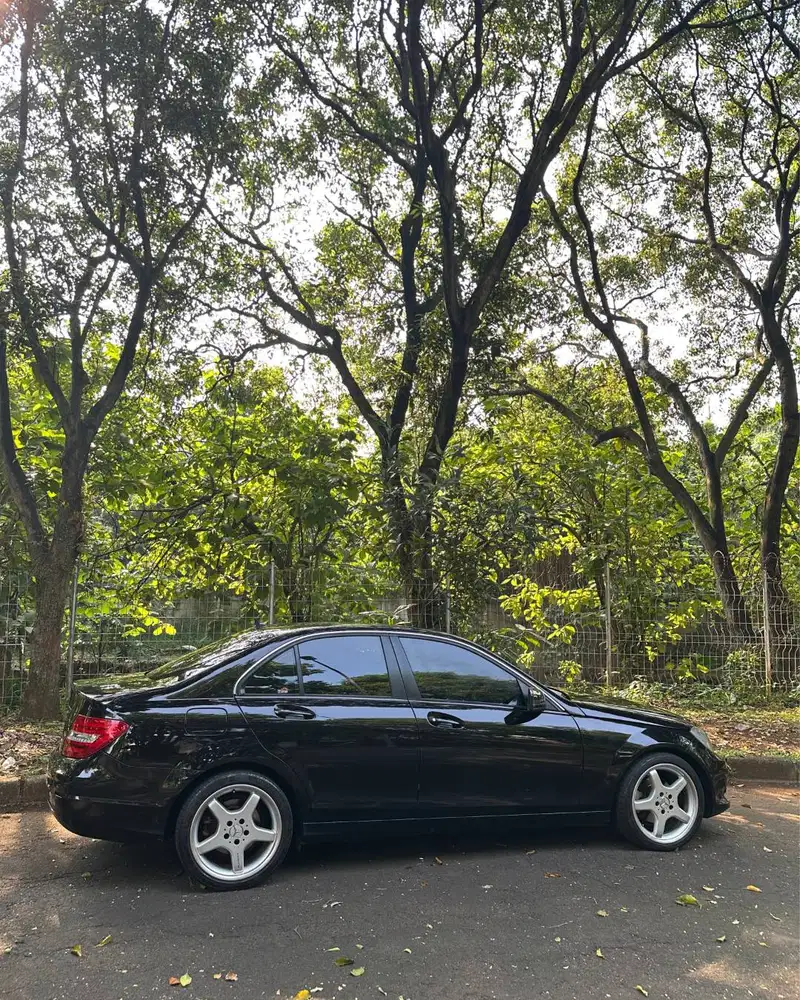 Mercedes-Benz C200 2012 (Pemakaian 2013) | Black on Black | Tangan Per