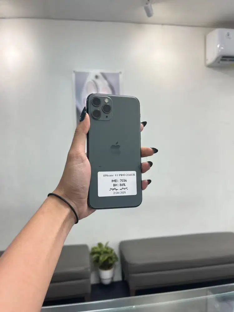 Iphone 11 Pro 256Gb fullset mulus nominus bergaransi terima tt cod