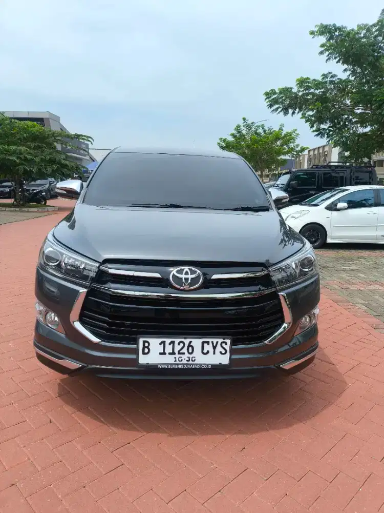 TOYOTA VENTURER 2.0AT LOW ODO 2017