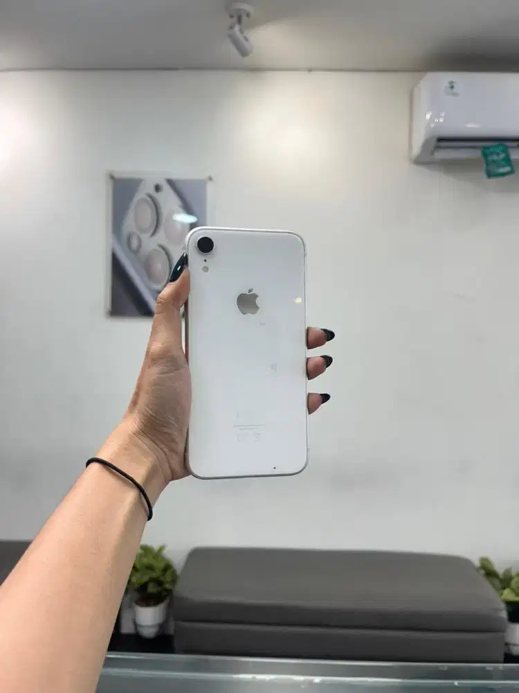Iphone XR 64GB fullset mulus nominus bergaransi terima tt cod kredit