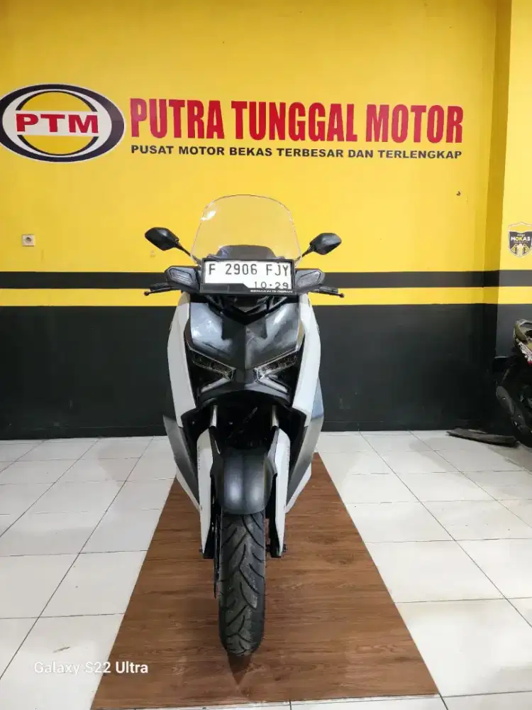 XMAX 250 FI KM LOWW 1RB