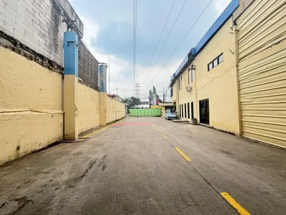 Dijual Workshop Luas 5000m2 Pingir Jalan Raya Setu, Hanya 2 Meter ke Kawasan Grand Wisata