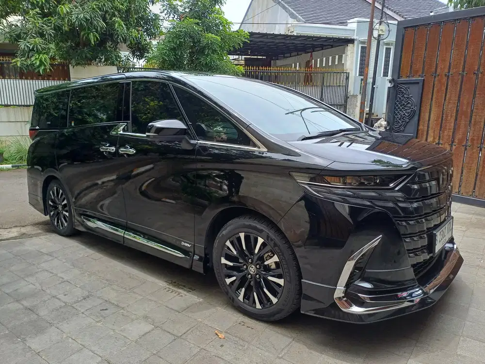 Toyota Alphard 2024 Hybrid