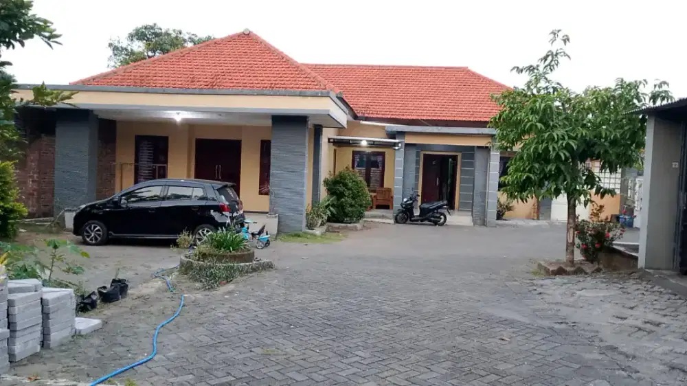 Rumah dengan lahan yang luas