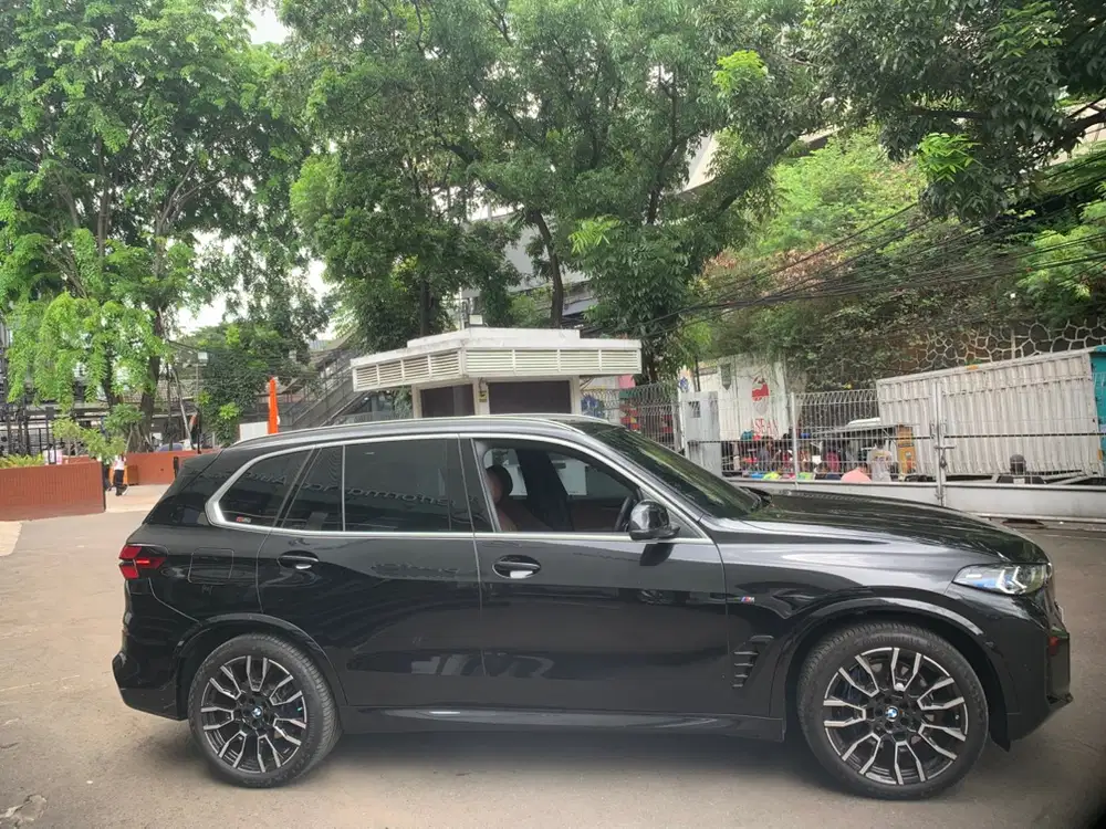 BMW X7 2024 Bensin