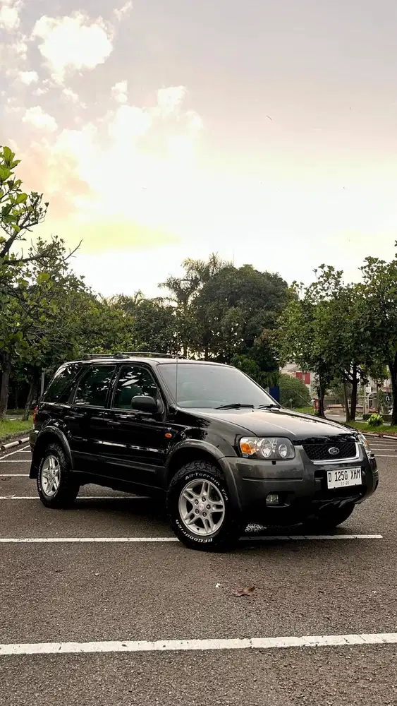 FORD ESCAPE XLT 3.0 4X4 2003 Tgn 2 dari Baru