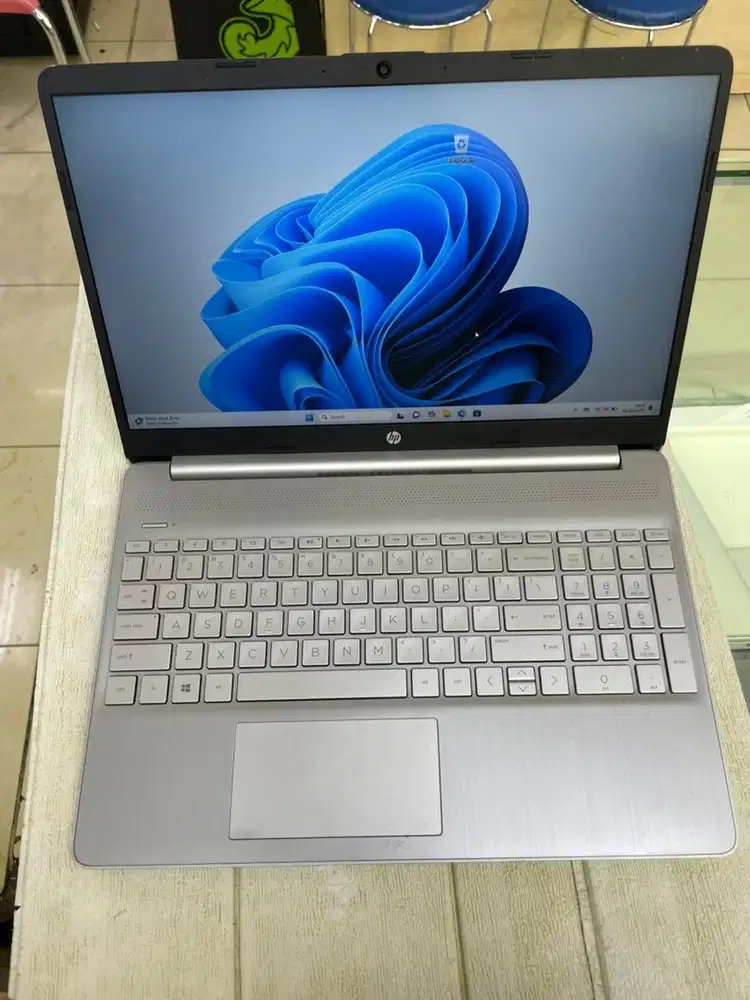 Laptop HP 15s 15 11th gen intel core i3 ram 8gb/512gb bekas