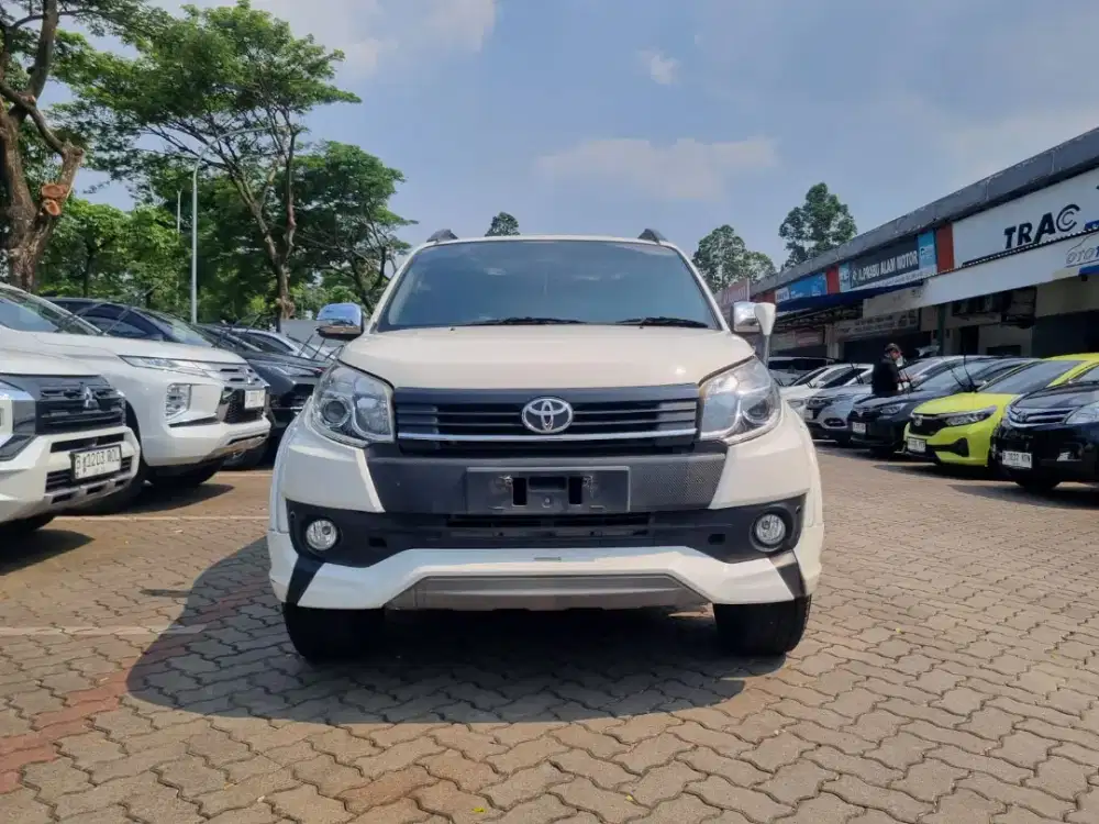TERMURAH TOYOTA RUSH S TRD 2015 AT PUTIH