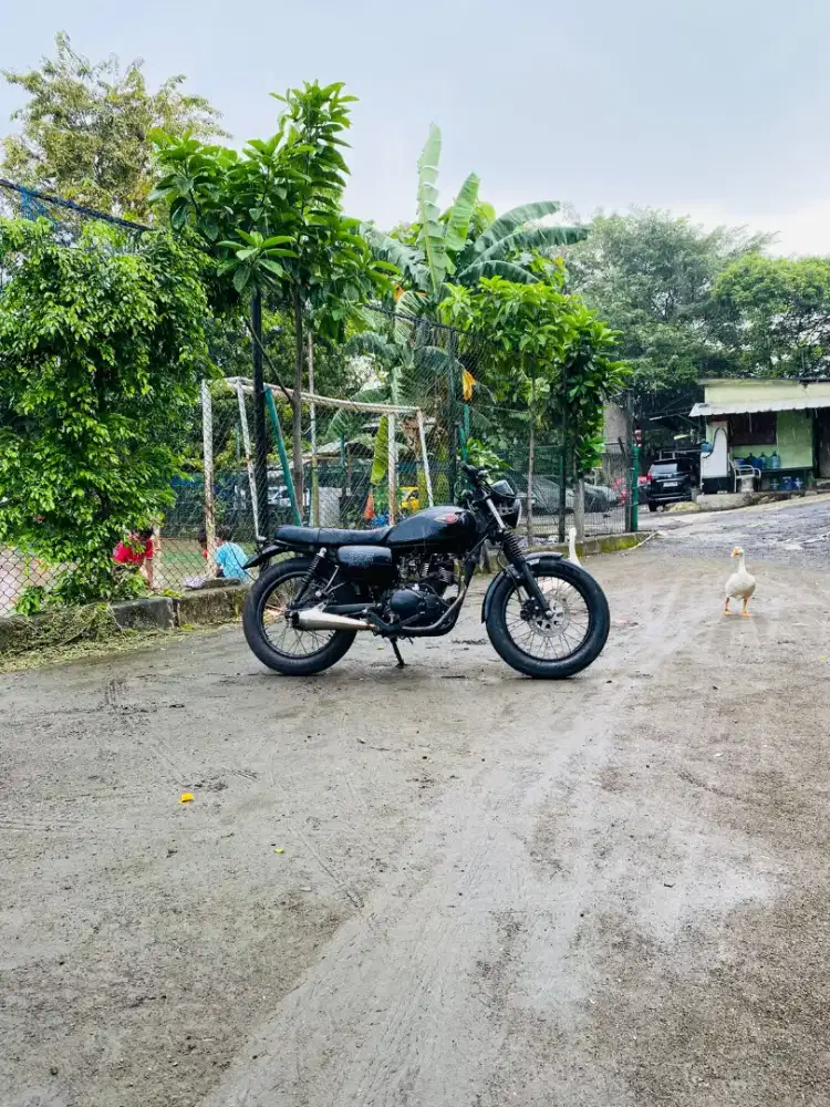 Kawasaki W175 cc Japstyle 
Tahun = 2022