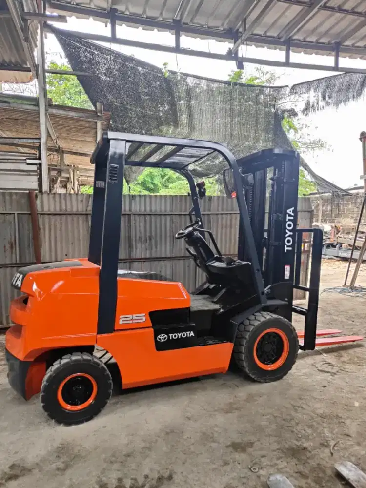 Forklift Toyota 2,5 Ton,Matic,Threelift 4,3 Meter,FDZN25,Tahun 2015