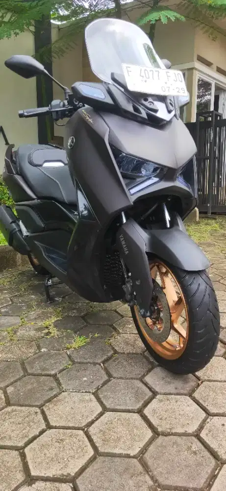 Yamaha Xmax Tech Max 2024 F Kab pajak panjang 07-2026 km rendah mulus