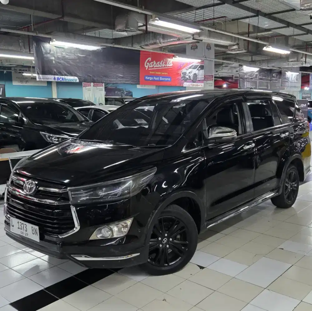 TDP50jt Toyota Innova Reborn 2.0 Venturer Bensin AT 2017 Hitam Kredit