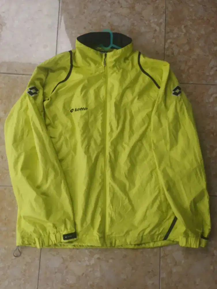 Jaket running by LOTTO size xl