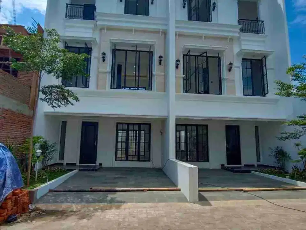Rumah 3 Lantai Siap Huni Akses Bagus Dekat Stasiun dan Pintu Tol Di Kalibata