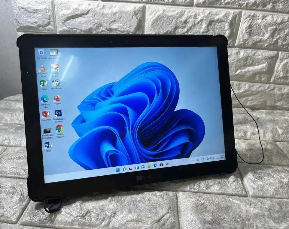 Tablet Fujitsu 2in1 m3ram 8gb bisa windows11 sim card internet pen stl