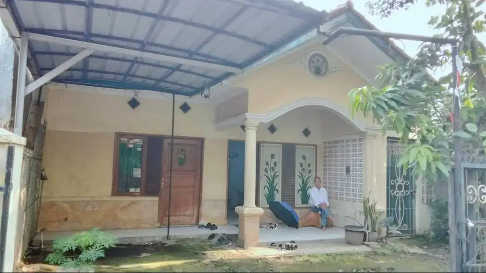 Dijual Cepat rumah 2 lantai + halaman di Kiaracondong