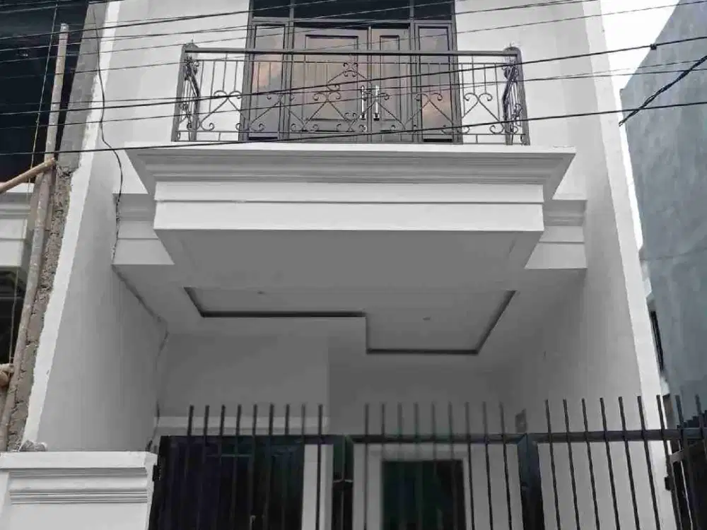 Rumah 2,5 Lantai Siap Huni Dilengkapi Rooftop Akses dekat Stasiun Di Jagakarsa