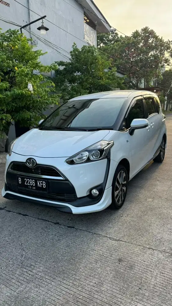 Toyota Sienta V MT 2016
