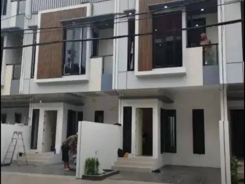 Rumah mewah 2/3 lantai dekat mall ITC cempaka mas jakarta pusat