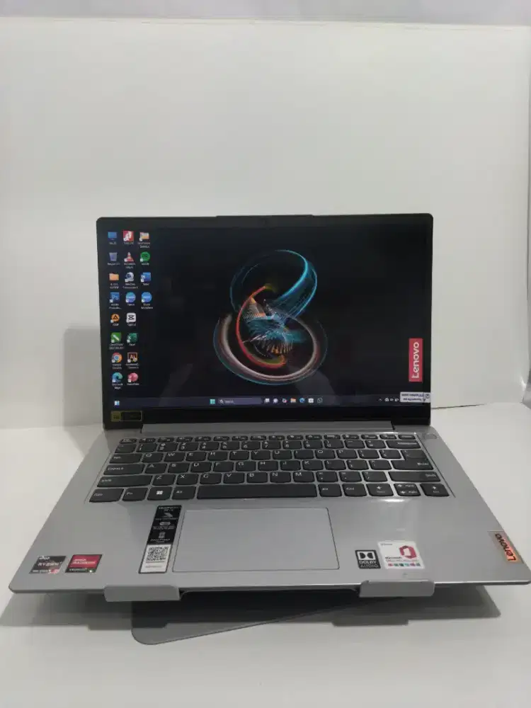 Laptop Lenovo ideaped 1 14MN7