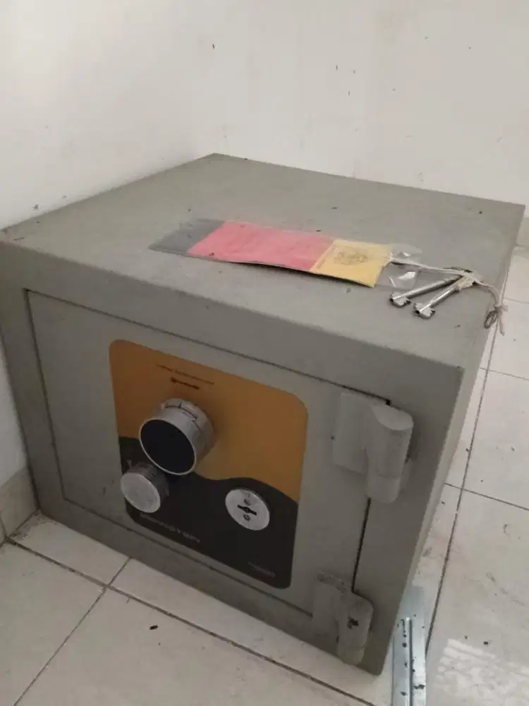 Brangkas Bernstein 55x55
