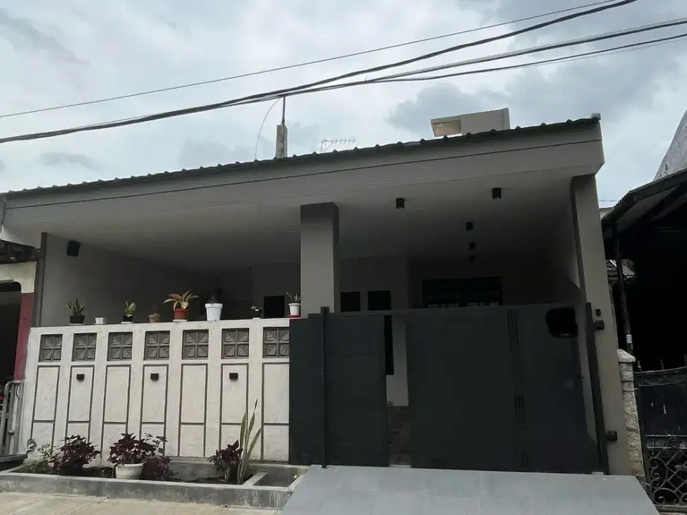 Rumah siap huni di komplek one gate pekayon galaxy bekasi