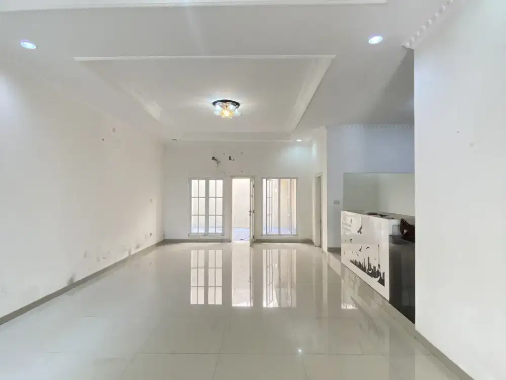 Rumah Mewah Klasik Eropa Harga BU di Angel Residence, Jakbar