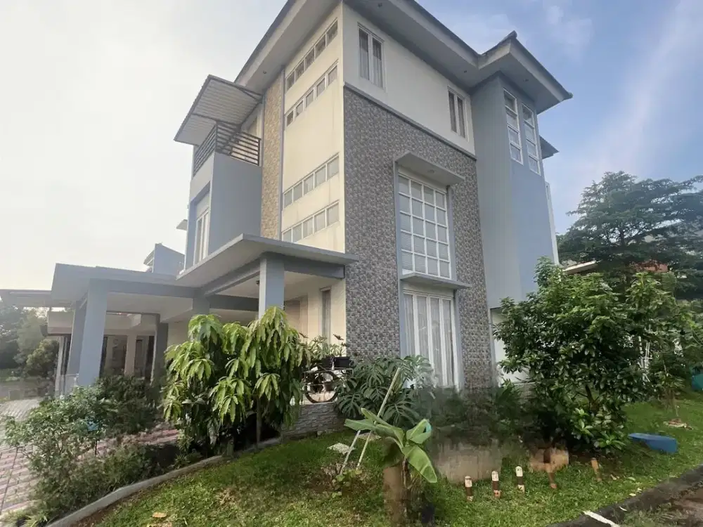 Rumah Huk depan Taman The Icon BSD