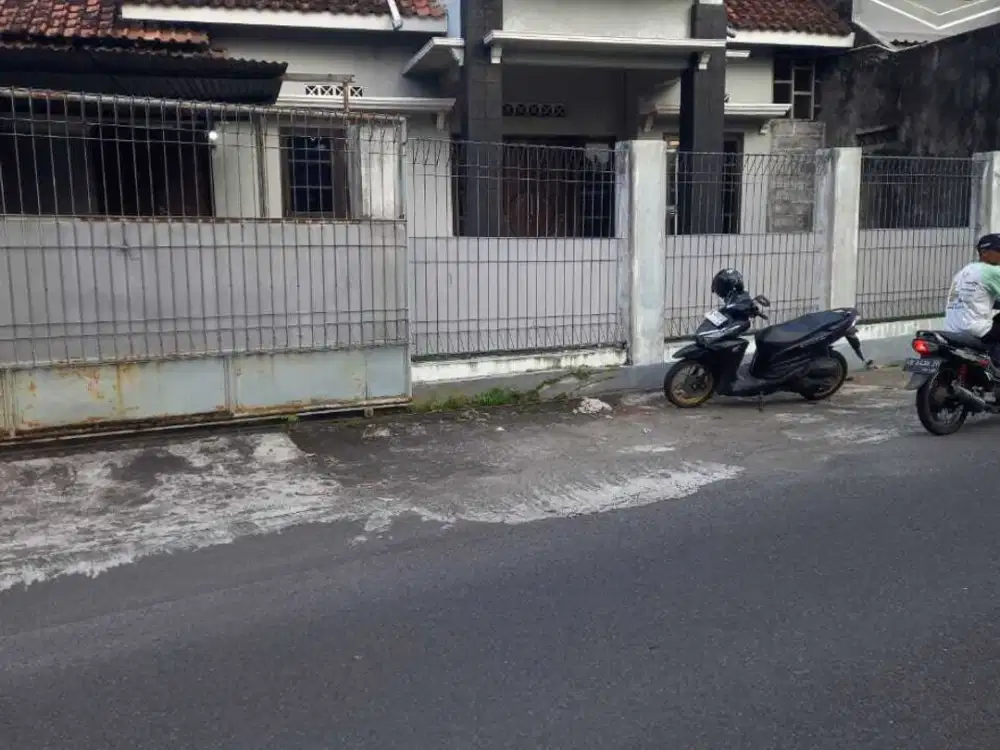 Rumah Bagus Tepi jalan utama Area Jl. Palagan Dekat HYATT, JCM UGM